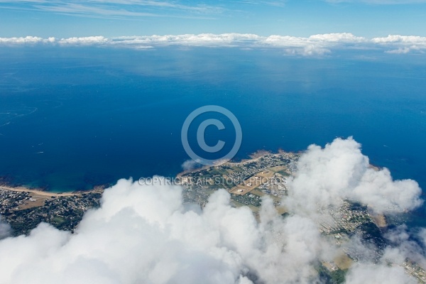 Photo aérienne au dessus des nuages de Piriac-sur-Mer