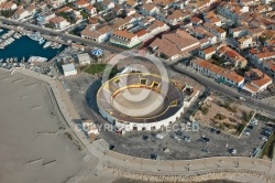 Photo aérienne des arènes de Saintes Maries de la Mer