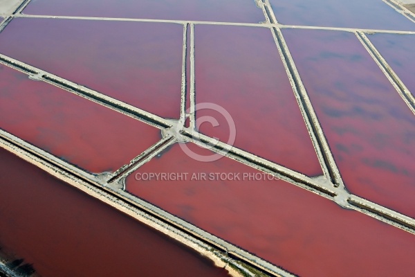 Photo aérienne des marais salants d Aigue-Mortes  Camargue