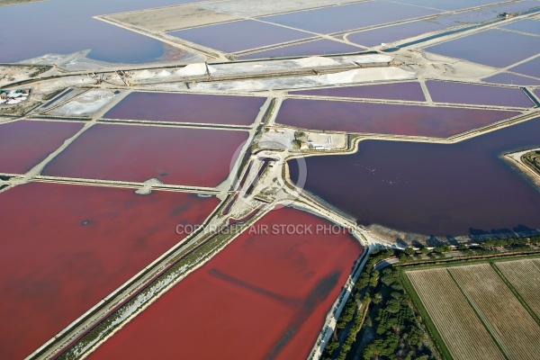 Photo aérienne des Salines d Aigues-Mortes 30220, Gard