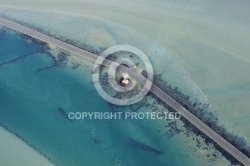 Photo aérienne du passage du Gois à marrée haute