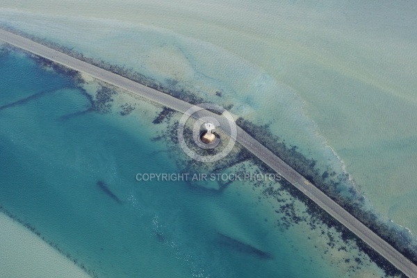 Photo aérienne du passage du Gois à marrée haute