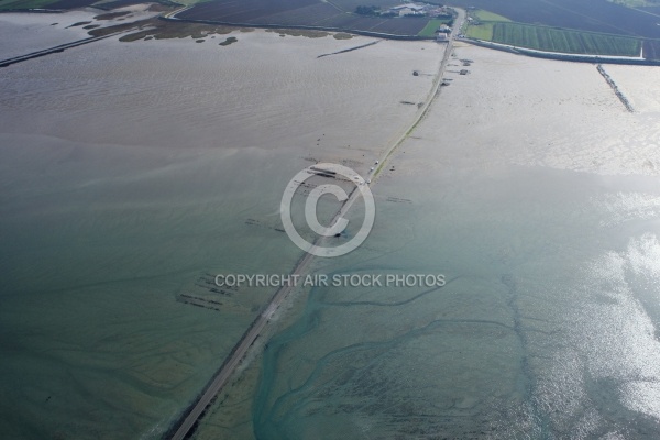 Photo aérienne du passage du Gois à marrée haute