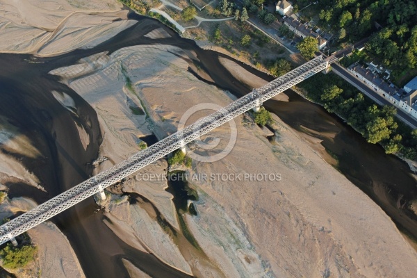 Photo aérienne du pont de fer , Loire , Saumur