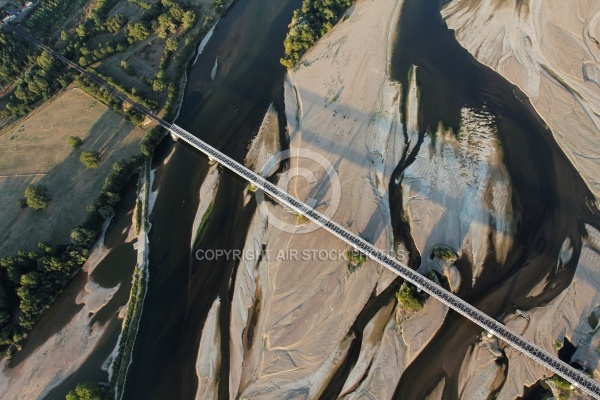 Photo aérienne du pont de fer , Loire , Saumur