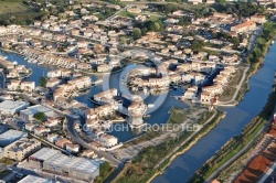 Photo aérienne marina d Aigues-Mortes 30220