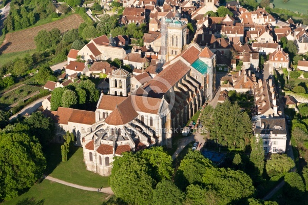 Photographie aérienne de la Basilique Sainte-Marie-Madeleine de Vézelay