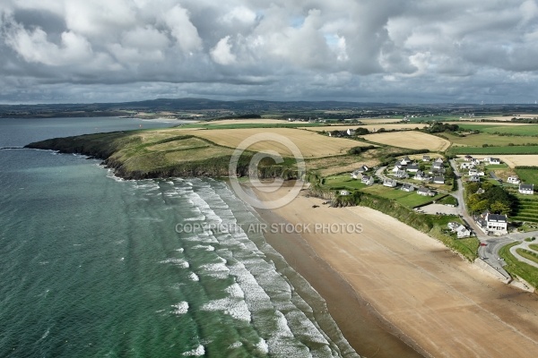 Plage de kervel et parapente pointe de trefeuntec