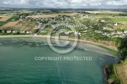 Plage de Lestrevet  vue du ciel à Plomodiern, Finistère