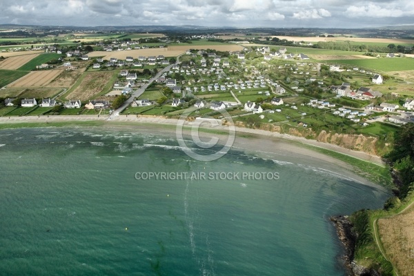 Plage de Lestrevet  vue du ciel à Plomodiern, Finistère