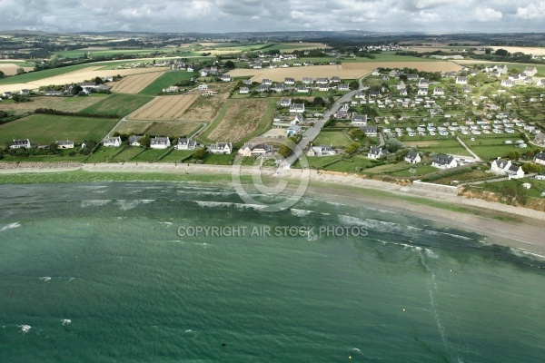 Plage de Lestrevet  vue du ciel à Plomodiern, Finistère