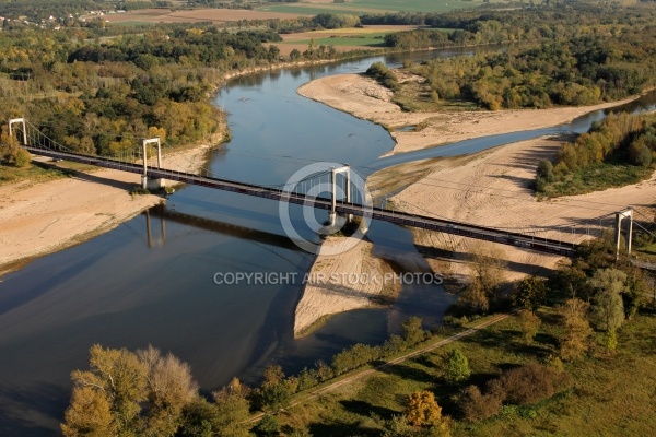 Pont suspendu à Bonny-sur-Loire 45