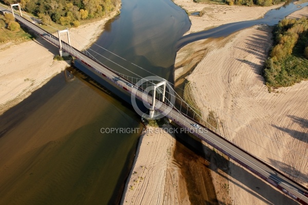 Pont suspendu à Bonny-sur-Loire 45