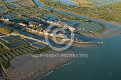 Port ostréicole de Marennes vue du ciel Port ostréicole de Marennes vue du ciel