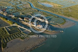 Port ostréicole de Marennes vue du ciel