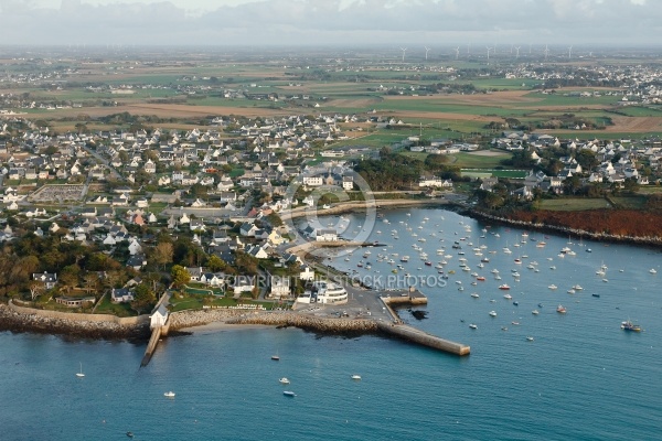 Portsall, PloudalmÃ©zeau vue du ciel