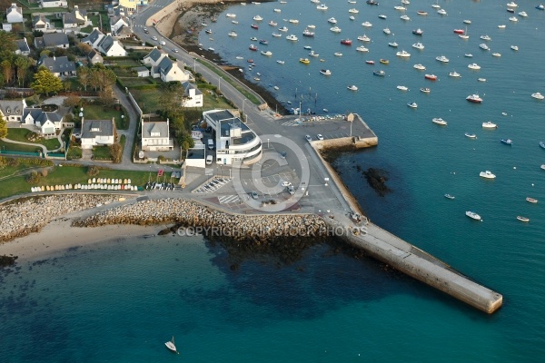 Portsall, PloudalmÃ©zeau vue du ciel