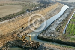 recontruction d une digue , polder de la parisienne, Vendée 85