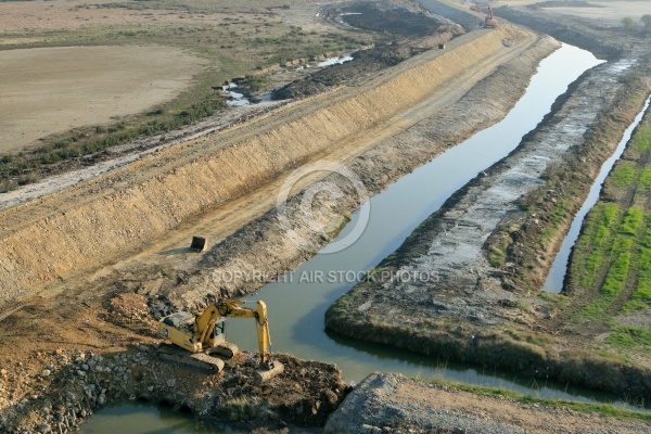 recontruction d une digue , polder de la parisienne, Vendée 85