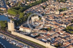 Remparts d Aigues-Mortes 30220, vue du ciel Remparts d Aigues-Mortes 30220, vue du ciel
