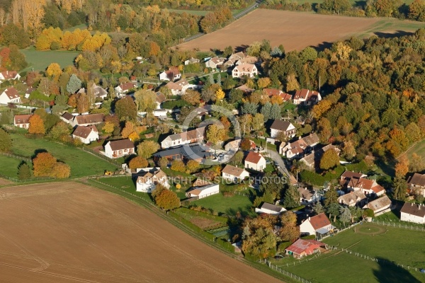 Saint-Cyr-Sous-Dourdan vue du ciel en Automne Saint-Cyr-Sous-Dourdan vue du ciel en Automne