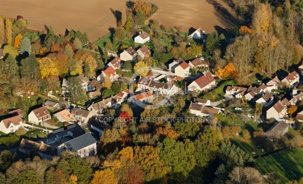 Saint-Cyr-Sous-Dourdan vue du ciel en Automne Saint-Cyr-Sous-Dourdan vue du ciel en Automne