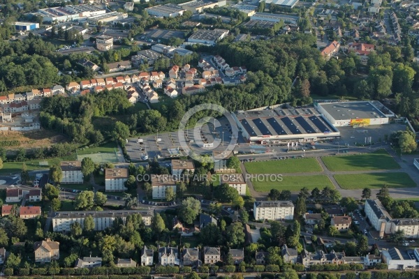 Supermarché Dourdan vu du ciel, 91410