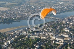 Survol aérien de Blois en paramoteur