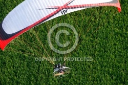 Survol d un paramoteur parapente motorisé Survol d un paramoteur parapente motorisé