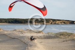 Survol de la mer de la plage du Veillon en ULM paramoteur, Vendé