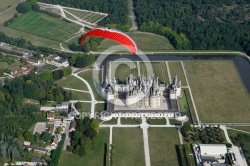 Survol du Château de Chambord en ULM paramoteur