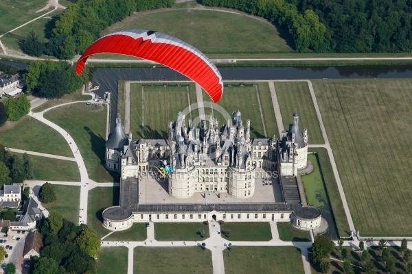 Survol du Château de Chambord en ULM paramoteur