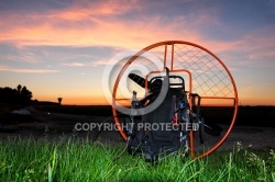 ULM paramoteur au coucher du soleil ULM paramoteur au coucher du soleil
