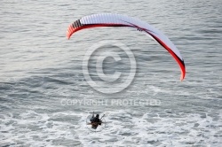 ULM paramoteur volant au dessu de la mer , Vendée 85 ULM paramoteur volant au dessu de la mer , Vendée 85