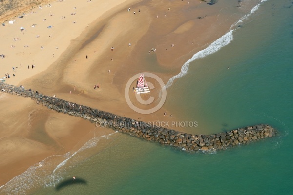 Voilier , plage de Jard-sur-mer, Vendée 85