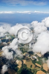 Vol au dessus des nuages de Bretagne