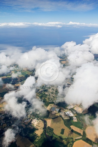 Vol au dessus des nuages de Bretagne