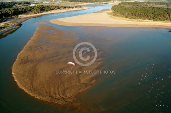 Vol aérien dans l estuaire du Veillon en Vendée