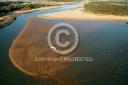 Vol aérien dans l estuaire du Veillon en Vendée