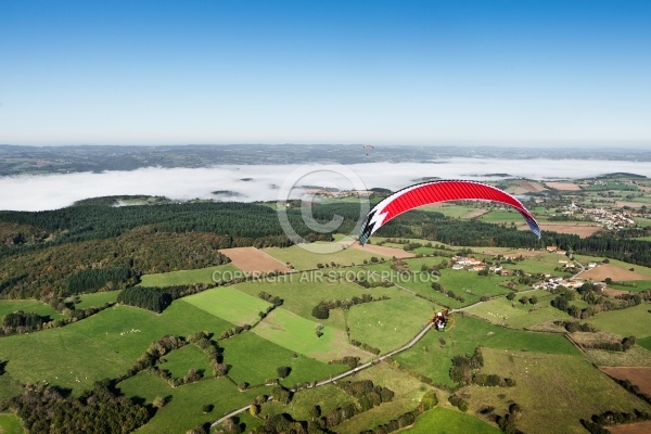 vol paramoteur au dessus de l Auvergne