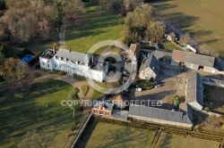 Vue aérienne château de Paray-Douaville 78