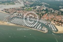 vue aérienne du port de plaisance d Arcachon, Gironde 33