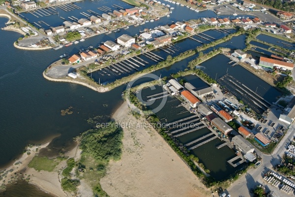 vue aérienne cabanes ostréiculteurs arcachon Gujan Mestra