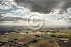 Vue aérienne champs et nuages à 800 m