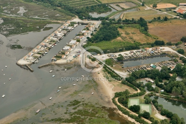 Vue aérienne d Ares, bassin d Arcachon 33