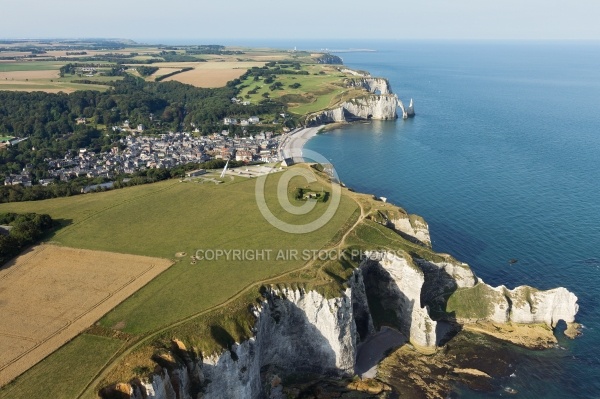 Vue aérienne d Etretat  falaise d'Amont, Seine maritime 76