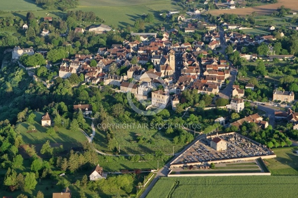 Vue aérienne de Mailly-le-Château, yonne 89, Bourgogne, France