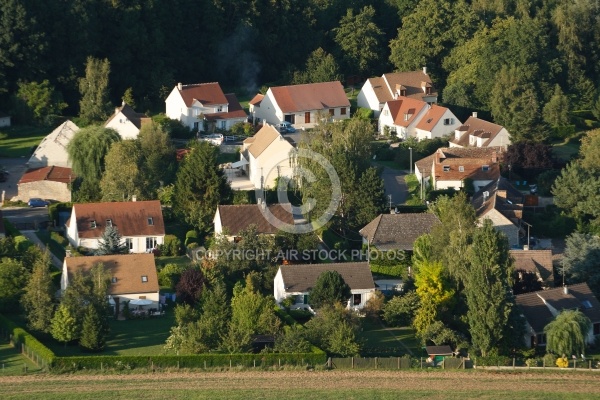 Vue aérienne de Saint-Cyr-sous-Dourdan pont rué