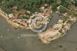 vue aérienne du  Bassin d Arcachon, le Petit Piquey 33