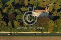 Vue aérienne du château du Plessis-Mornay 78